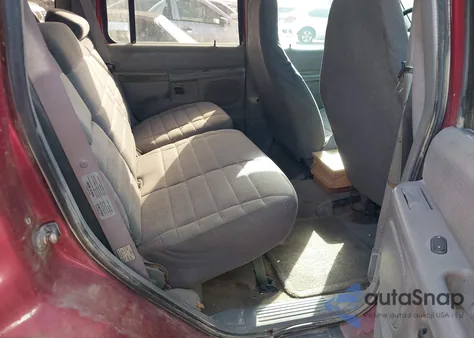 1996 Ford Explorer из США, поврежденный, VIN 1FMDU34X6TUA68777